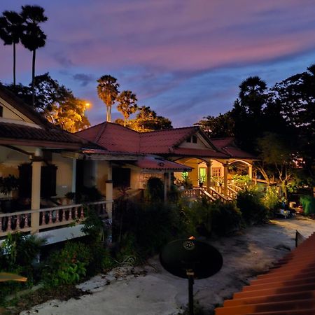 Jungle House At Yanui Beach In Rawai Phuket Exterior foto